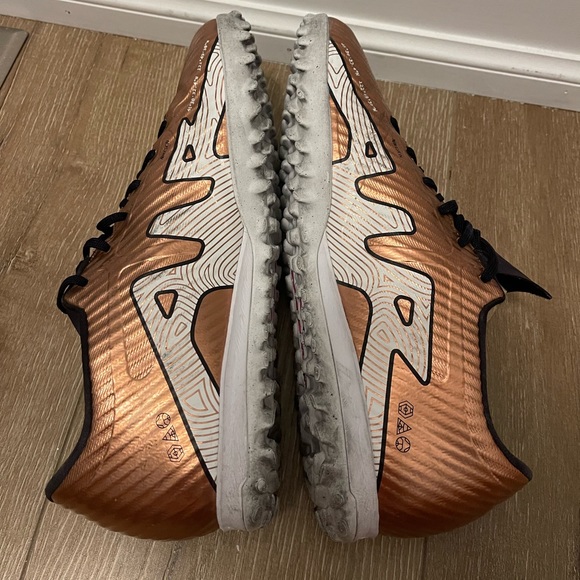 Nike Indoor Soccer Shoes - Picture 3 of 5